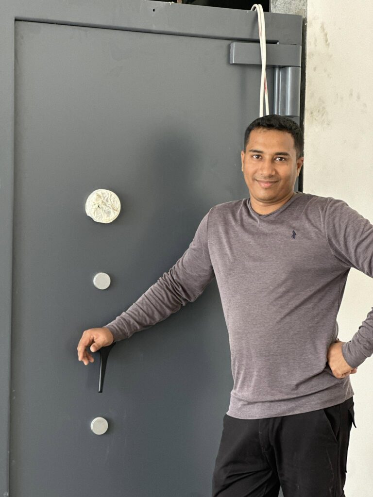 Emergency locksmith near you, open now