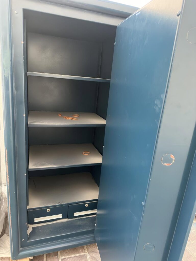 New safety vault Door Inastall just Ready